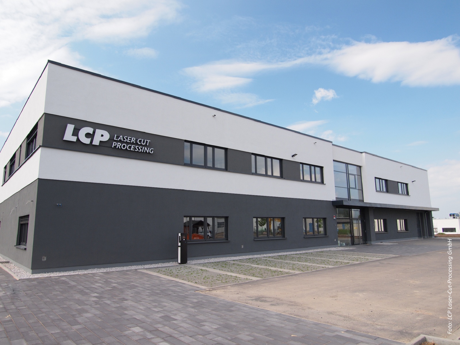 Produktionsstätte LCP, Neubau Produktionsstätte Werk IV der LCP GmbH aus Hermsdorf, Figure: Linda Riedel