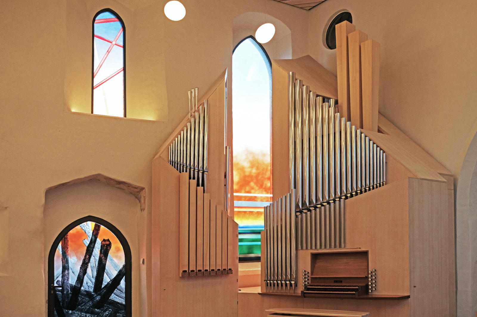 Kirchenburg Walldorf, Orgel und Glaskunst, Bild: Matthias Schmidt